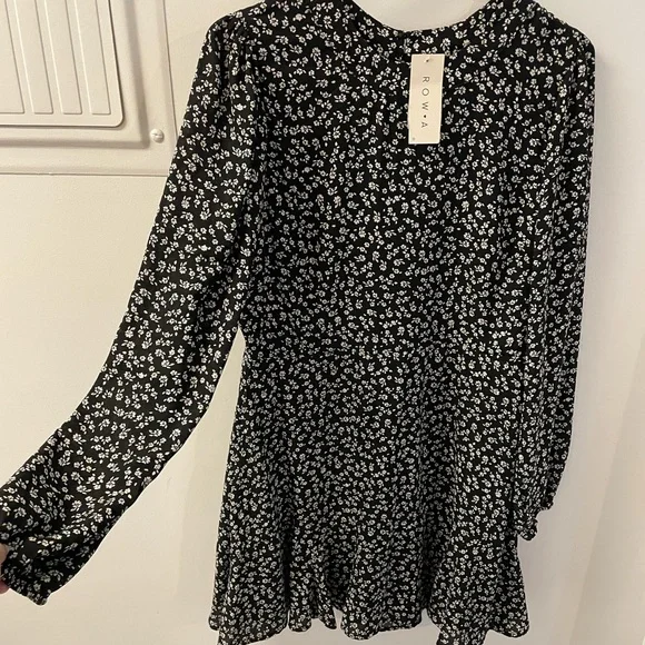 Row A Black and White Floral Long Sleeve Flounce Hem Dress, Size XL - Picture 4 of 8